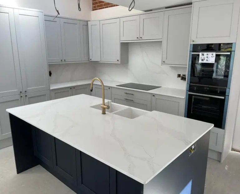 quartz-stone-worktops-and-island